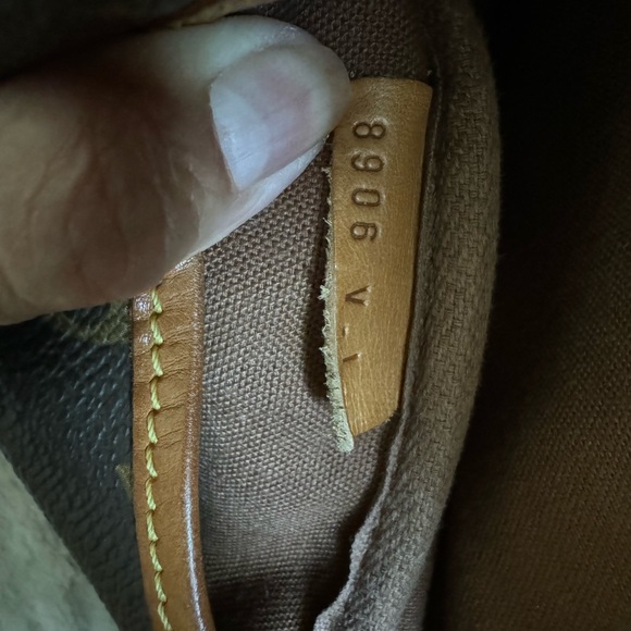 Louis Vuitton Saumur 35 - Picture 14 of 16